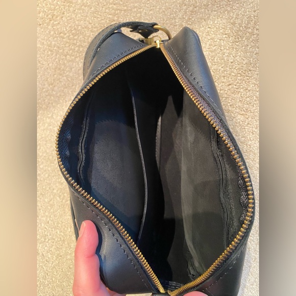 Portland Leather Camera Bag - Picture 3 of 4